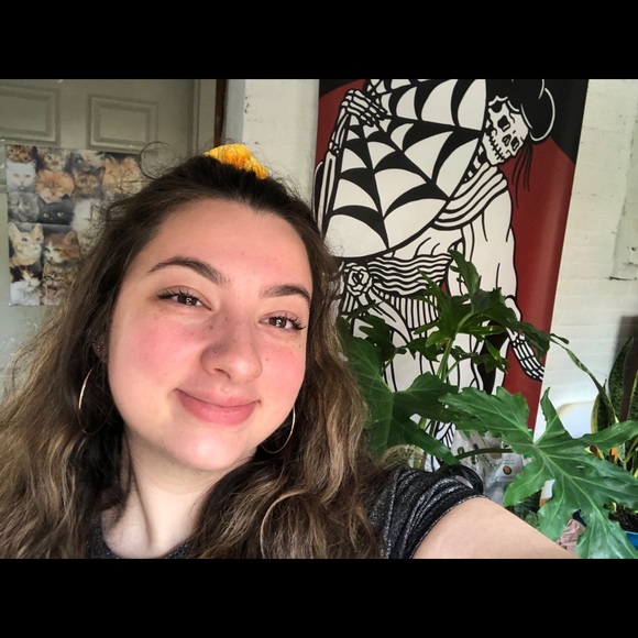 Meet your Posher, Emily - Picture 1 of 1